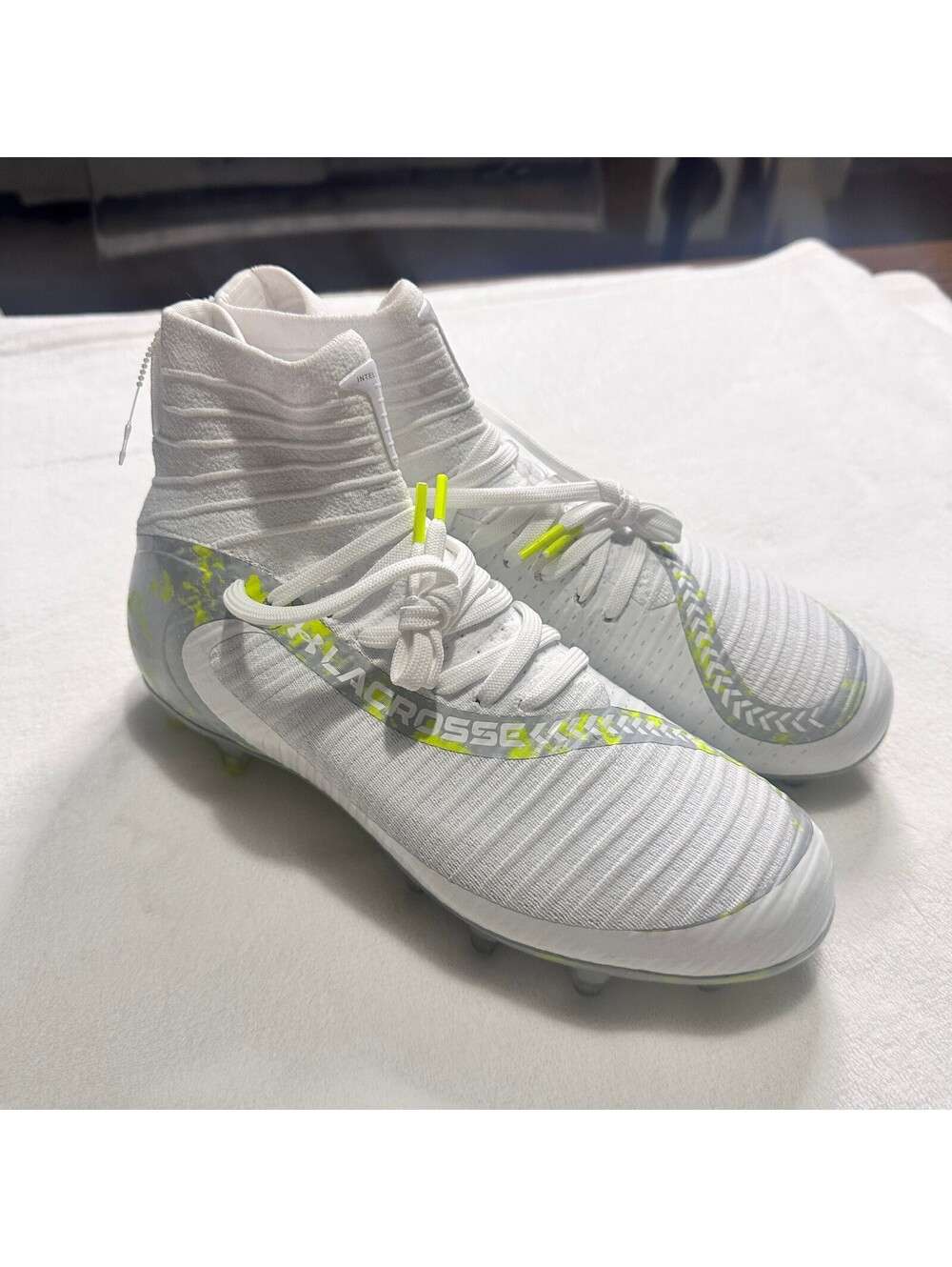 Under Armour Lacrosse Cleats White with Neon Yellow Accents Size 5 NWOT